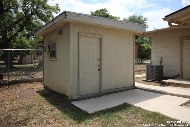 Image 21 of 28 For 314 Glenview Dr E