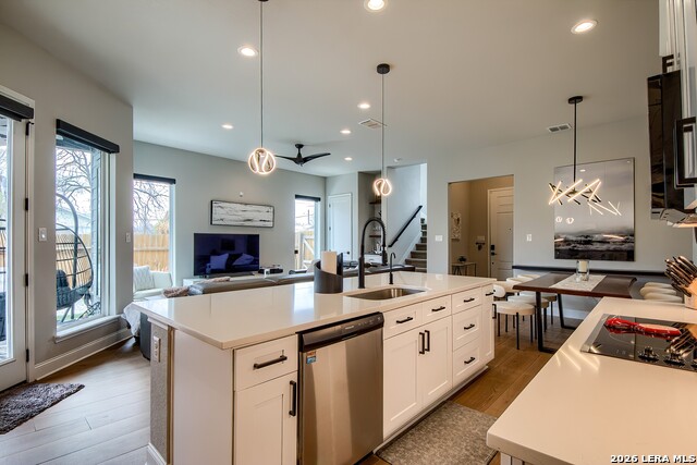 Image 13 of 37 For 819 Saint James