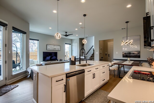 Image 14 of 37 For 819 Saint James