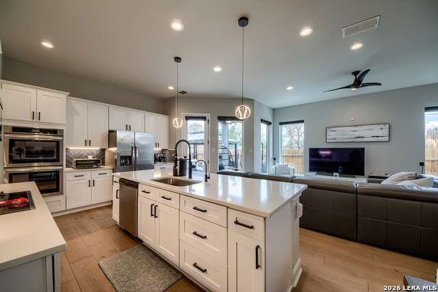 Image 15 of 37 For 819 Saint James