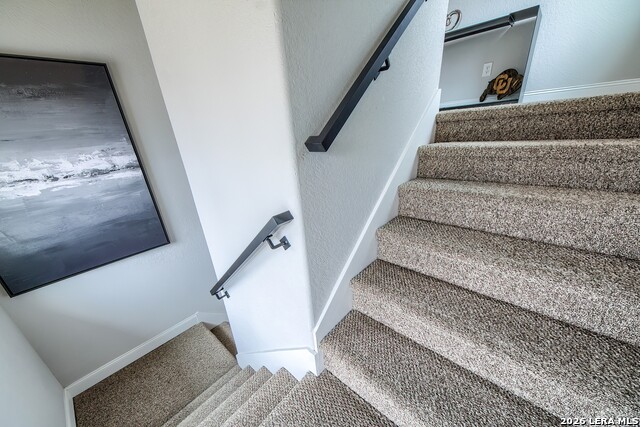 Image 18 of 37 For 819 Saint James