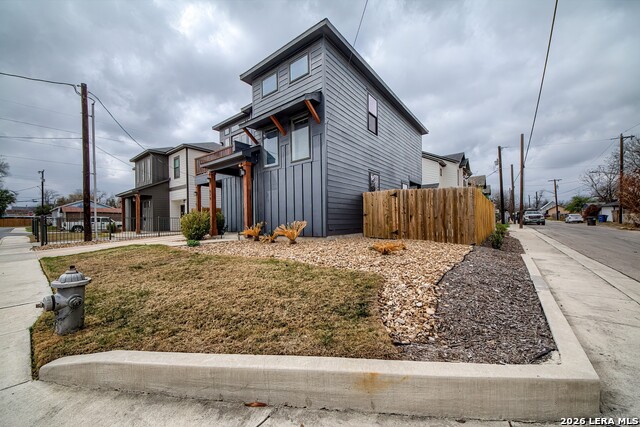 Image 3 of 37 For 819 Saint James