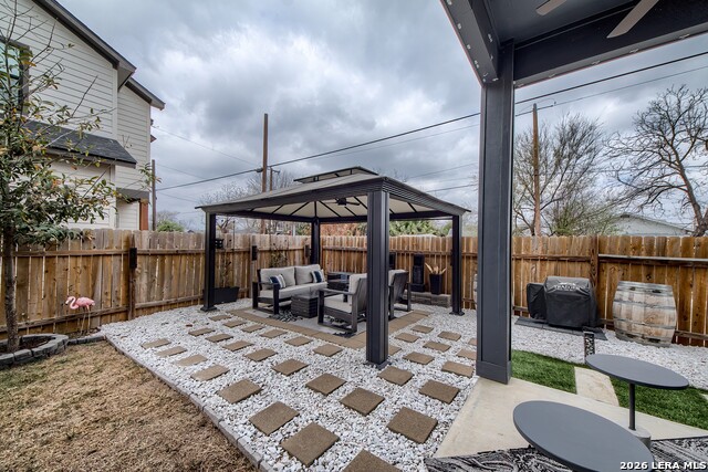 Image 32 of 37 For 819 Saint James