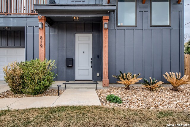 Image 4 of 37 For 819 Saint James