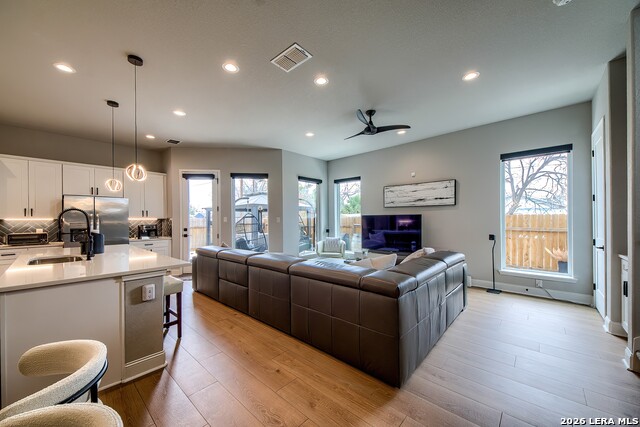 Image 8 of 37 For 819 Saint James