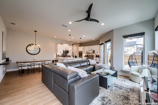 Image 9 of 37 For 819 Saint James