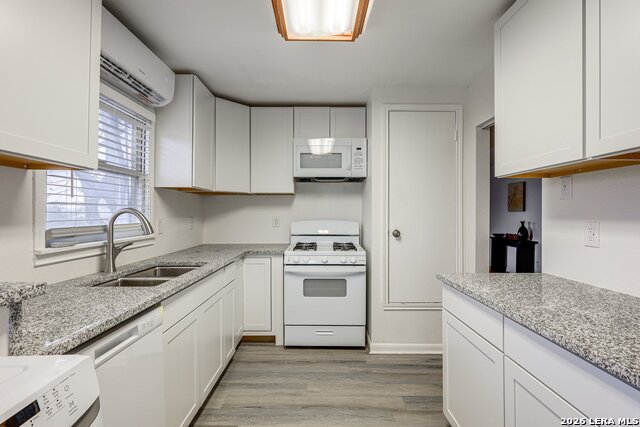 Image 10 of 24 For 332 Natalen  