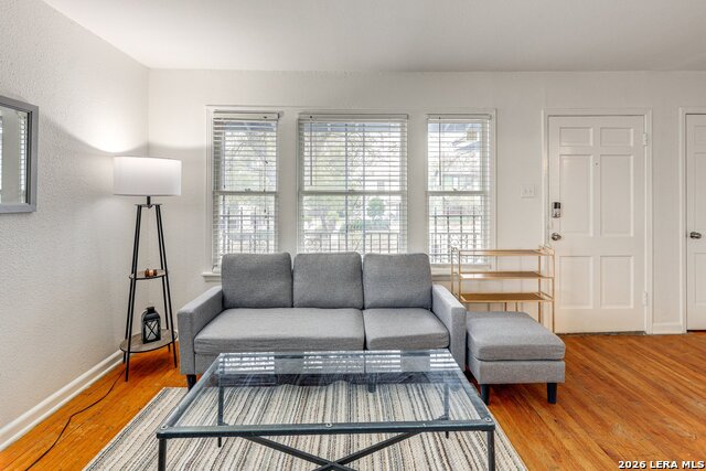 Image 2 of 24 For 332 Natalen  