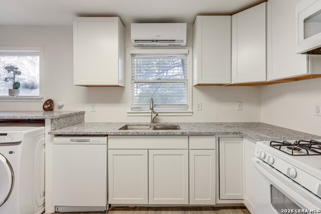 Image 8 of 24 For 332 Natalen  