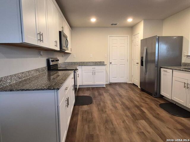 Listing photo id 8 for 5819 Rolling Glen