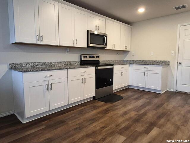 Listing photo id 9 for 5819 Rolling Glen