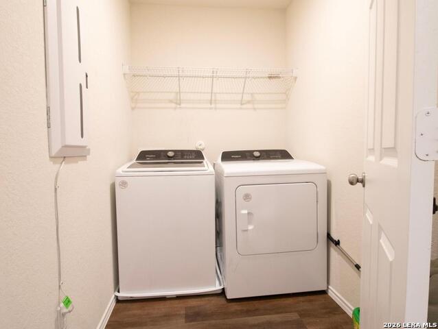 Listing photo id 24 for 5819 Rolling Glen