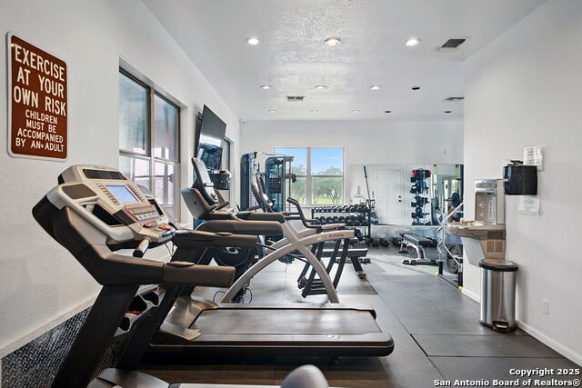 Image 37 of 39 For 10807 Zedernholz Run