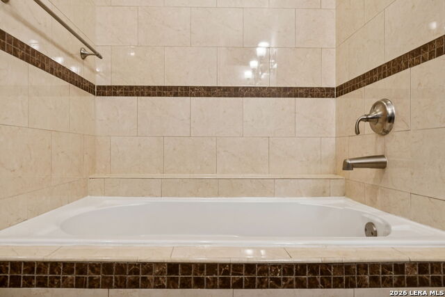 Image 17 of 37 For 158 Katherine Ct  B