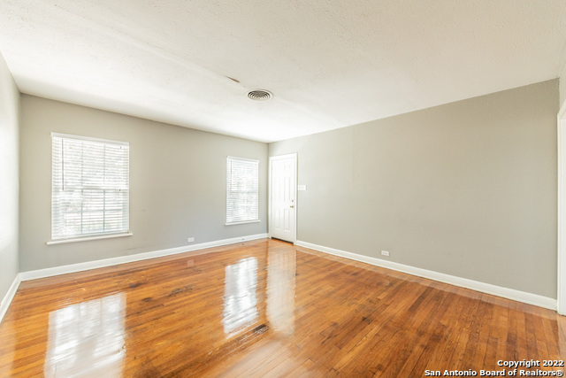 Image 3 of 8 For 553 Club Dr  4