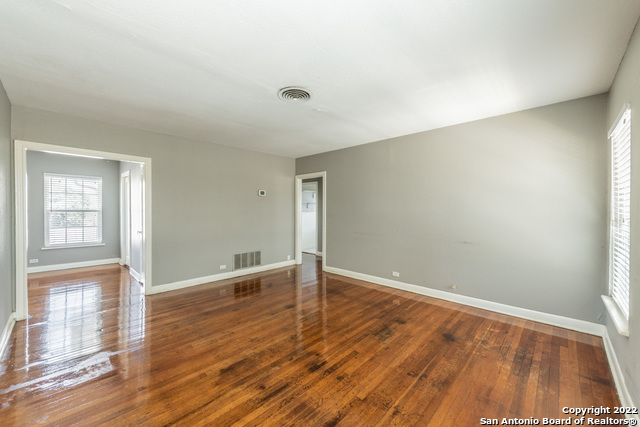 Image 4 of 8 For 553 Club Dr  4