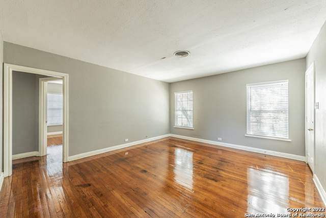 Image 5 of 8 For 553 Club Dr  4