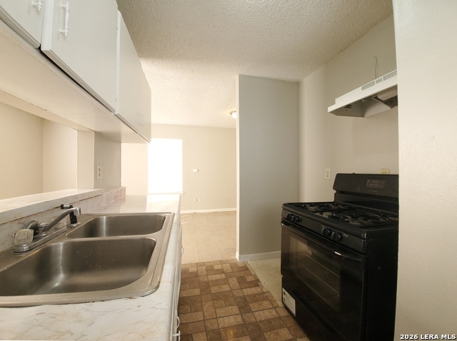 Image 21 of 34 For 918 Hampton  