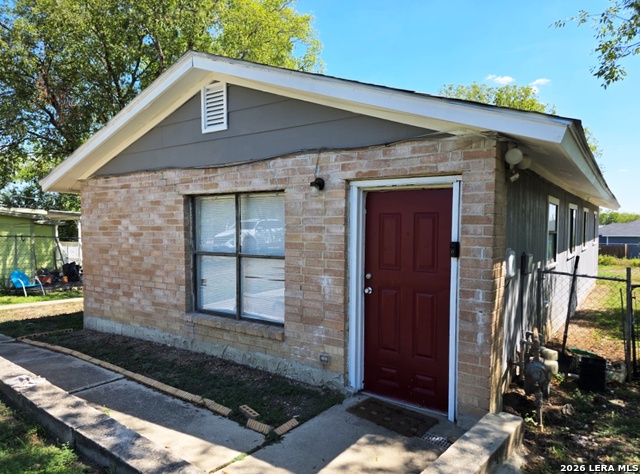 Image 3 of 34 For 918 Hampton  