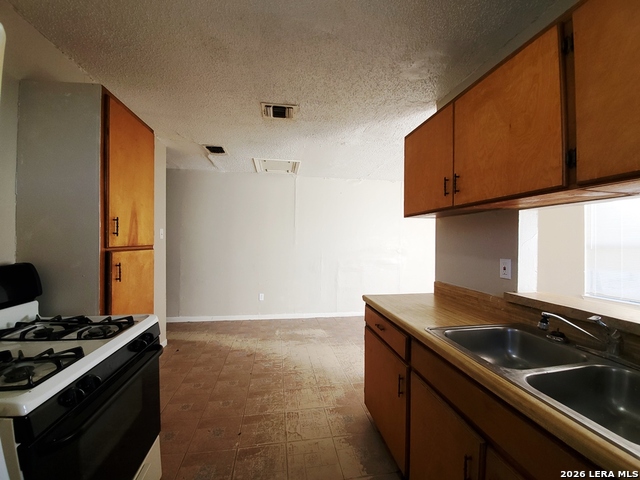 Image 9 of 34 For 918 Hampton  