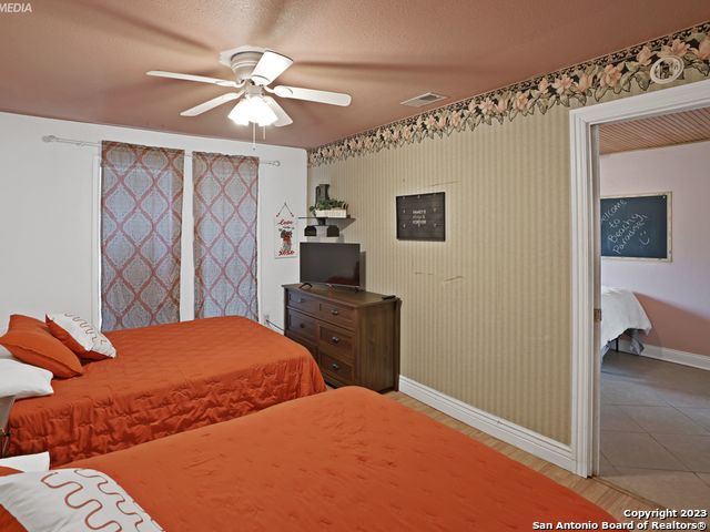 Image 21 of 44 For 222 12th Street S