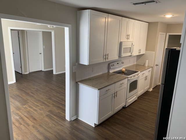 Image 4 of 26 For 618 Gode Ln  