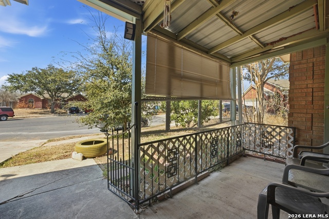 Listing photo id 2 for 7410 Baja Pt