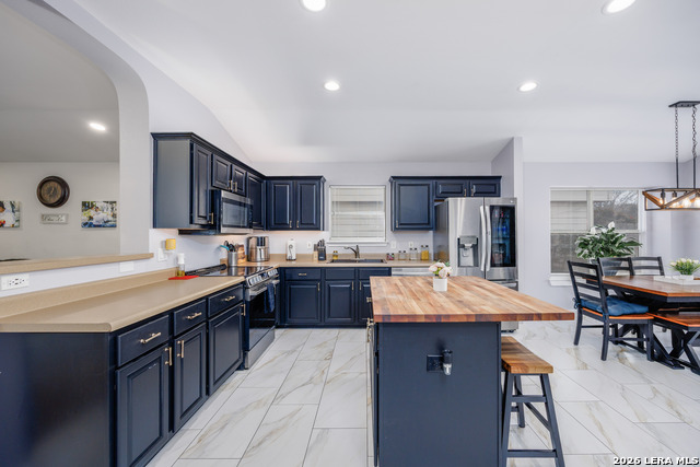 Image 11 of 28 For 8218 Maloy Manor