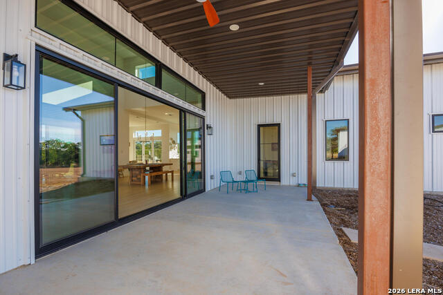 Image 15 of 52 For 925 Clearwater Canyon