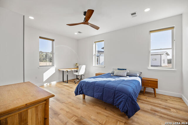 Image 19 of 52 For 925 Clearwater Canyon