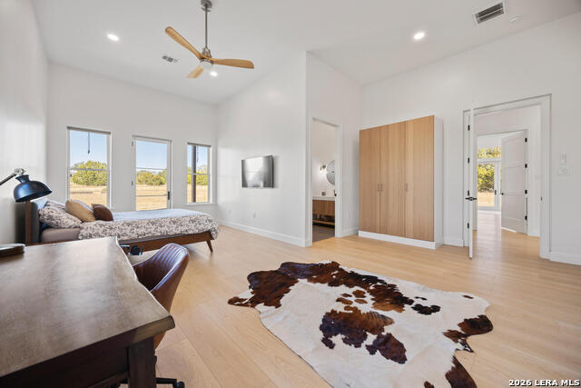 Image 32 of 52 For 925 Clearwater Canyon