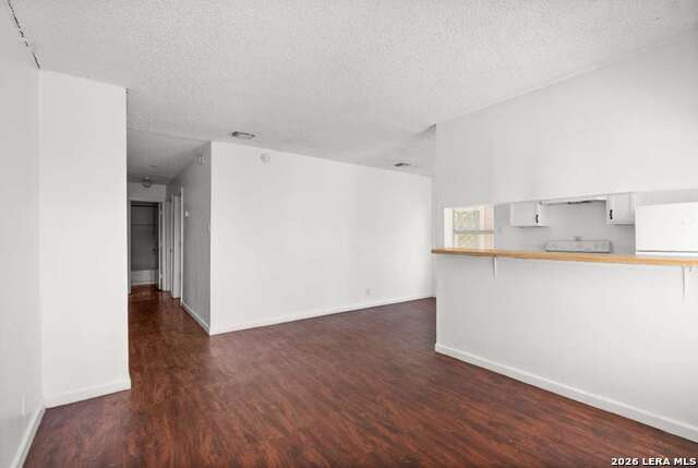 Image 3 of 24 For 2007 Drexel Ave E