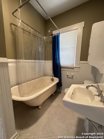 Image 13 of 37 For 2246 Houston St E