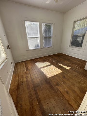 Image 16 of 37 For 2246 Houston St E