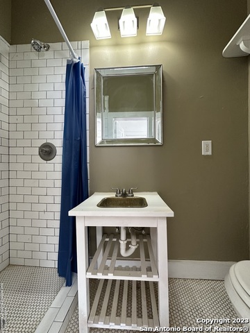 Image 18 of 37 For 2246 Houston St E