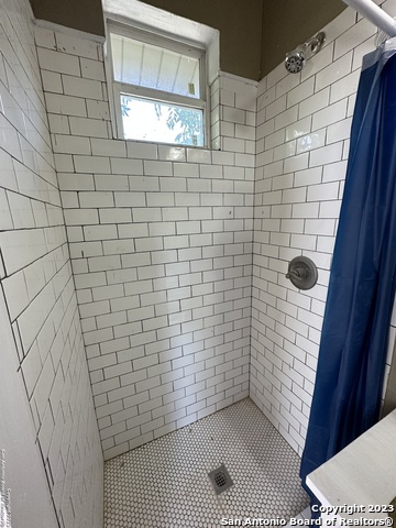 Image 19 of 37 For 2246 Houston St E