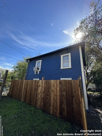 Image 21 of 37 For 2246 Houston St E