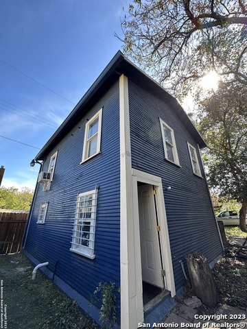 Image 22 of 37 For 2246 Houston St E