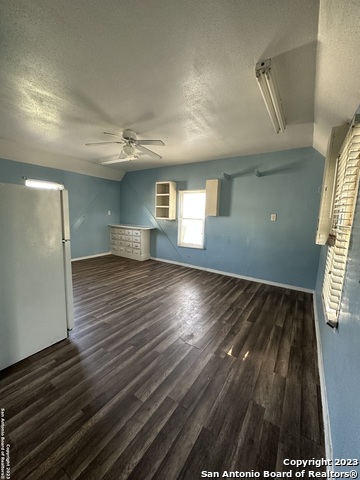 Image 24 of 37 For 2246 Houston St E