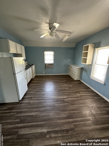 Image 25 of 37 For 2246 Houston St E