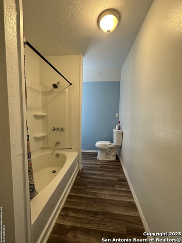 Image 27 of 37 For 2246 Houston St E