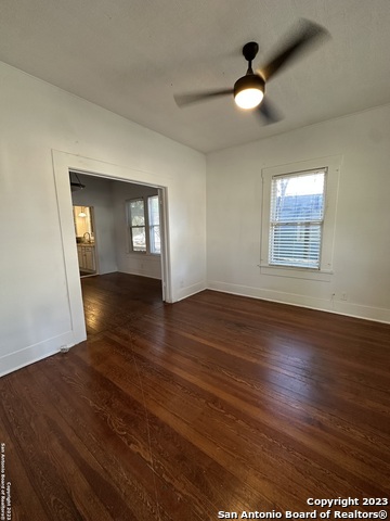 Image 4 of 37 For 2246 Houston St E