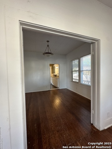 Image 5 of 37 For 2246 Houston St E