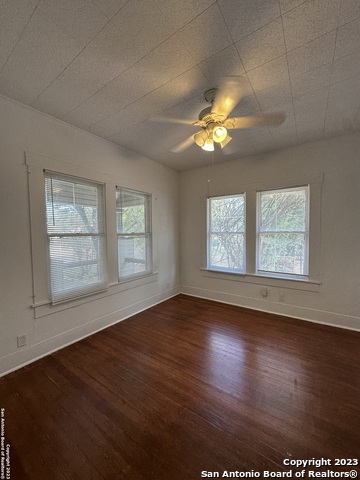 Image 6 of 37 For 2246 Houston St E