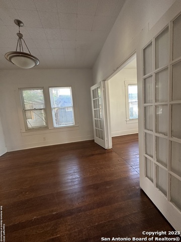 Image 8 of 37 For 2246 Houston St E