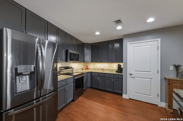 Image 14 of 47 For 215 Center  408