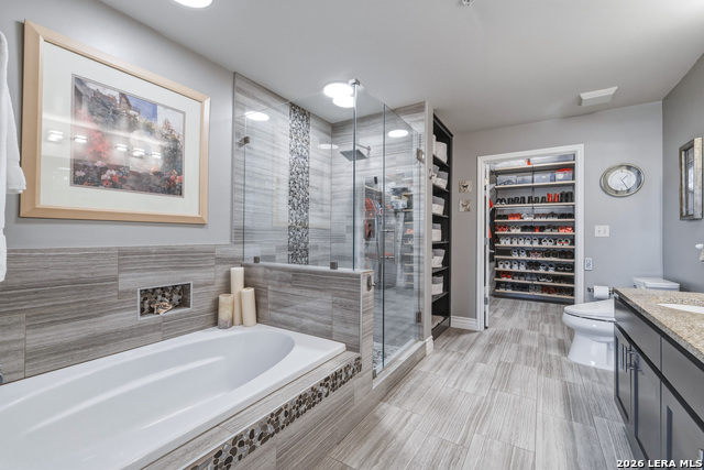 Image 19 of 47 For 215 Center  408