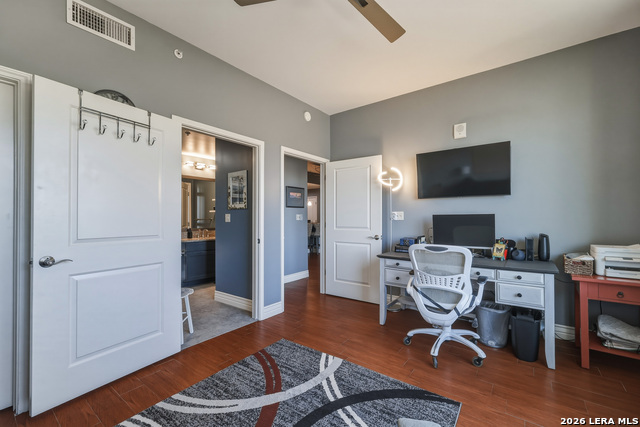 Image 23 of 47 For 215 Center  408