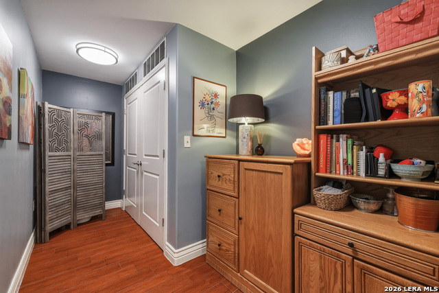 Image 25 of 47 For 215 Center  408