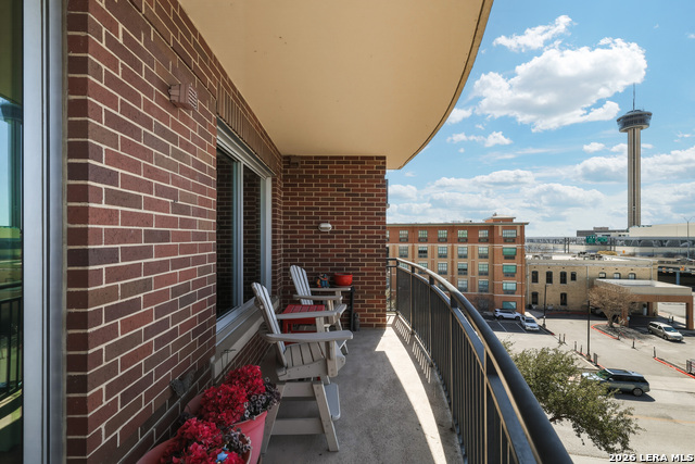 Image 27 of 47 For 215 Center  408